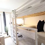 Zentrum - Komplettes Zimmer, Hochbett, Android Tv & Eigenem Bad - Perfekt Fuer Familien & Gruppen *