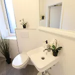 Zentrum - Komplettes Zimmer, Hochbett, Android Tv & Eigenem Bad - Perfekt Fuer Familien & Gruppen Hotel