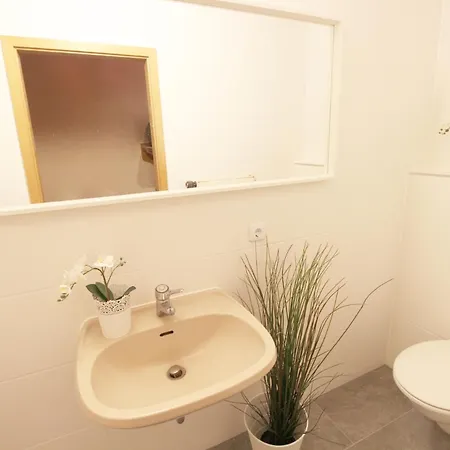 Hotel Zentrum - Komplettes Zimmer, Hochbett, Android Tv & Eigenem Bad - Perfekt Fuer Familien & Gruppen *