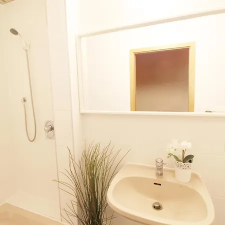 Zentrum - Komplettes Zimmer, Hochbett, Android Tv & Eigenem Bad - Perfekt Fuer Familien & Gruppen * Ulm