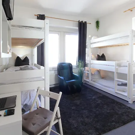 Zentrum - Komplettes Zimmer, Hochbett, Android Tv & Eigenem Bad - Perfekt Fuer Familien & Gruppen *