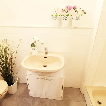 ホテル Zentrum - Komplettes Zimmer, Hochbett, Android Tv & Eigenem Bad - Perfekt Fuer Familien & Gruppen ウルム