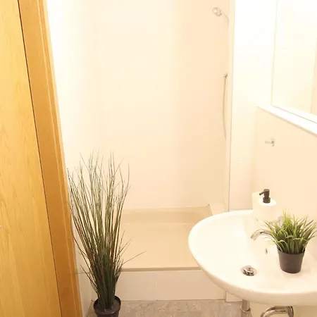 Hotel Zentrum - Komplettes Zimmer, Hochbett, Android Tv & Eigenem Bad - Perfekt Fuer Familien & Gruppen *