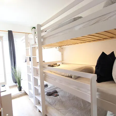 Zentrum - Komplettes Zimmer, Hochbett, Android Tv & Eigenem Bad - Perfekt Fuer Familien & Gruppen *