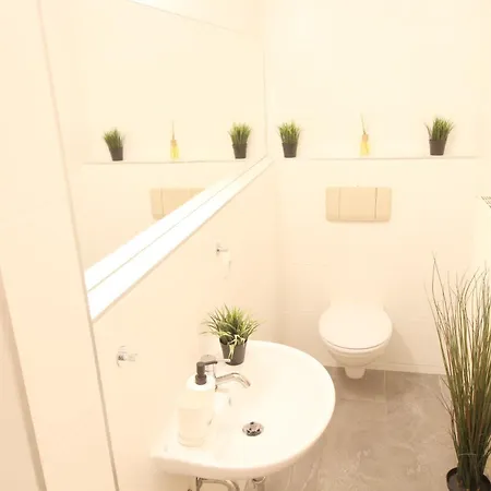 Zentrum - Komplettes Zimmer, Hochbett, Android Tv & Eigenem Bad - Perfekt Fuer Familien & Gruppen Ulm