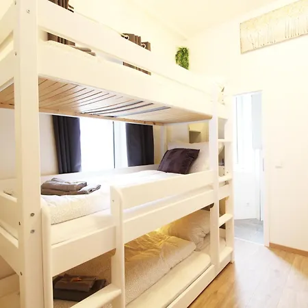 Zentrum - Komplettes Zimmer, Hochbett, Android Tv & Eigenem Bad - Perfekt Fuer Familien & Gruppen Ulm