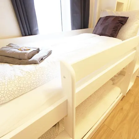 Zentrum - Komplettes Zimmer, Hochbett, Android Tv & Eigenem Bad - Perfekt Fuer Familien & Gruppen