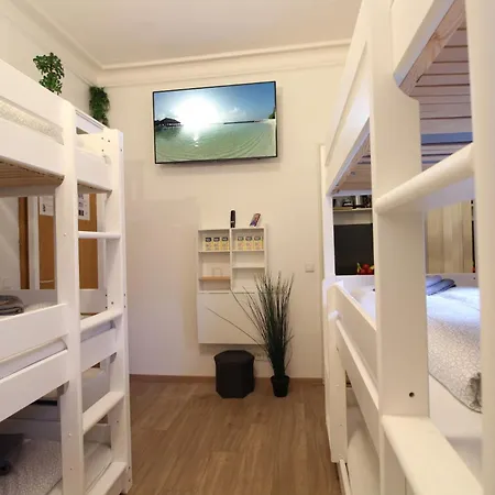 Zentrum - Komplettes Zimmer, Hochbett, Android Tv & Eigenem Bad - Perfekt Fuer Familien & Gruppen Hotel *