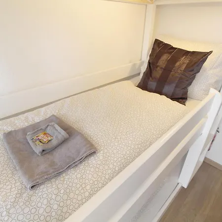 Zentrum - Komplettes Zimmer, Hochbett, Android Tv & Eigenem Bad - Perfekt Fuer Familien & Gruppen ホテル ウルム