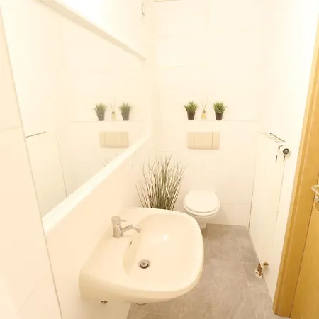 Zentrum - Komplettes Zimmer, Hochbett, Android Tv & Eigenem Bad - Perfekt Fuer Familien & Gruppen