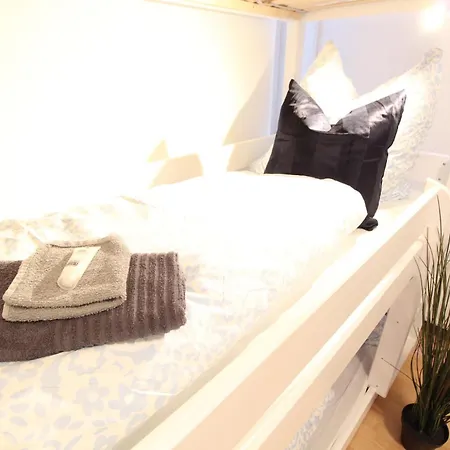 Hotel Zentrum - Komplettes Zimmer, Hochbett, Android Tv & Eigenem Bad - Perfekt Fuer Familien & Gruppen