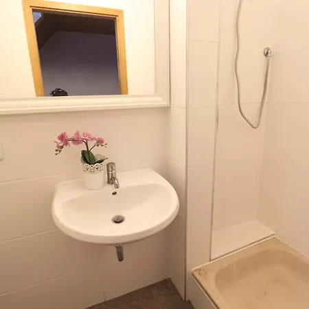 Zentrum - Komplettes Zimmer, Hochbett, Android Tv & Eigenem Bad - Perfekt Fuer Familien & Gruppen * Ulm