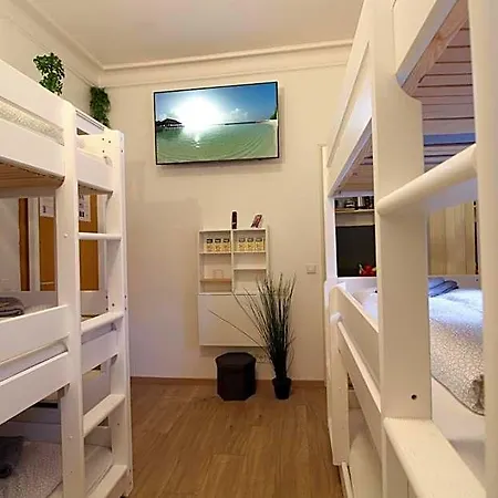 Zentrum - Komplettes Zimmer, Hochbett, Android Tv&eigenem Bad - Perfekt Für Familien&gruppen *