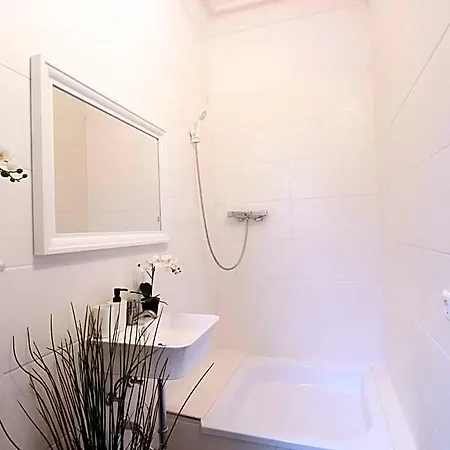 Zentrum - Komplettes Zimmer, Hochbett, Android Tv&eigenem Bad - Perfekt Für Familien&gruppen Hotel Ulm