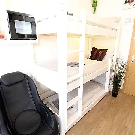 Zentrum - Komplettes Zimmer, Hochbett, Android Tv&eigenem Bad - Perfekt Für Familien&gruppen