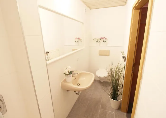 Отель Zentrum - Komplettes Zimmer, Hochbett, Android Tv & Eigenem Bad - Perfekt Fuer Familien & Gruppen Ульм