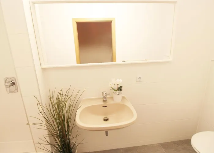 Zentrum - Komplettes Zimmer, Hochbett, Android Tv & Eigenem Bad - Perfekt Fuer Familien & Gruppen *