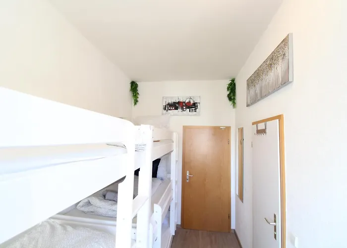 Отель Zentrum - Komplettes Zimmer, Hochbett, Android Tv & Eigenem Bad - Perfekt Fuer Familien & Gruppen *