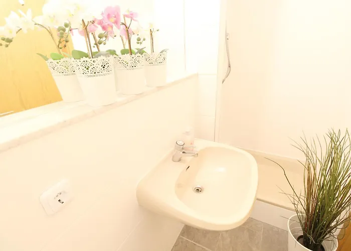 Отель Zentrum - Komplettes Zimmer, Hochbett, Android Tv & Eigenem Bad - Perfekt Fuer Familien & Gruppen *