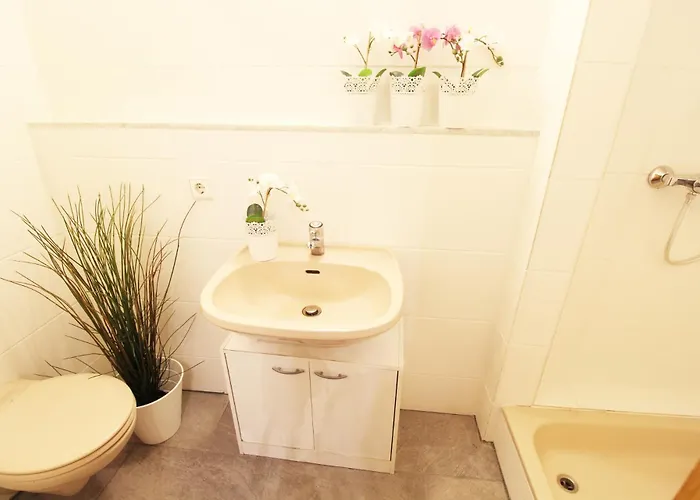 Отель Zentrum - Komplettes Zimmer, Hochbett, Android Tv & Eigenem Bad - Perfekt Fuer Familien & Gruppen Ульм