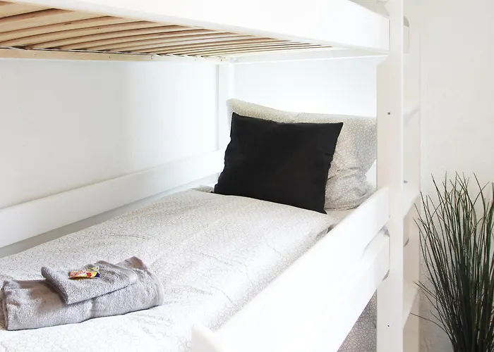 Отель Zentrum - Komplettes Zimmer, Hochbett, Android Tv & Eigenem Bad - Perfekt Fuer Familien & Gruppen