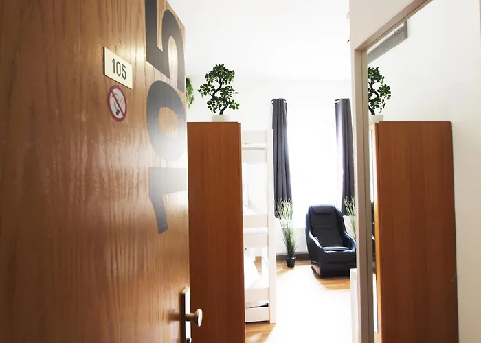 Отель Zentrum - Komplettes Zimmer, Hochbett, Android Tv & Eigenem Bad - Perfekt Fuer Familien & Gruppen