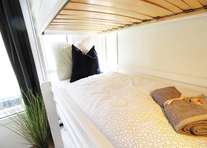 Zentrum - Komplettes Zimmer, Hochbett, Android Tv & Eigenem Bad - Perfekt Fuer Familien & Gruppen Отель *