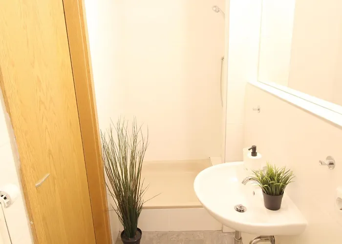 Отель Zentrum - Komplettes Zimmer, Hochbett, Android Tv & Eigenem Bad - Perfekt Fuer Familien & Gruppen *