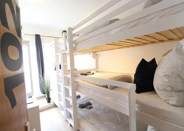 Zentrum - Komplettes Zimmer, Hochbett, Android Tv & Eigenem Bad - Perfekt Fuer Familien & Gruppen *