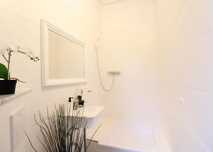 Отель Zentrum - Komplettes Zimmer, Hochbett, Android Tv & Eigenem Bad - Perfekt Fuer Familien & Gruppen *