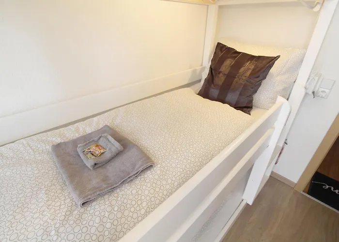 Zentrum - Komplettes Zimmer, Hochbett, Android Tv & Eigenem Bad - Perfekt Fuer Familien & Gruppen Отель Ульм