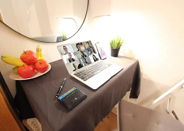 Zentrum - Komplettes Zimmer, Hochbett, Android Tv & Eigenem Bad - Perfekt Fuer Familien & Gruppen *