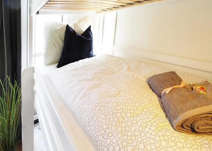 Отель Zentrum - Komplettes Zimmer, Hochbett, Android Tv & Eigenem Bad - Perfekt Fuer Familien & Gruppen