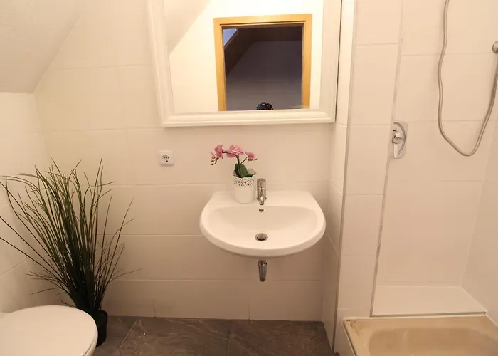 Zentrum - Komplettes Zimmer, Hochbett, Android Tv & Eigenem Bad - Perfekt Fuer Familien & Gruppen Отель *